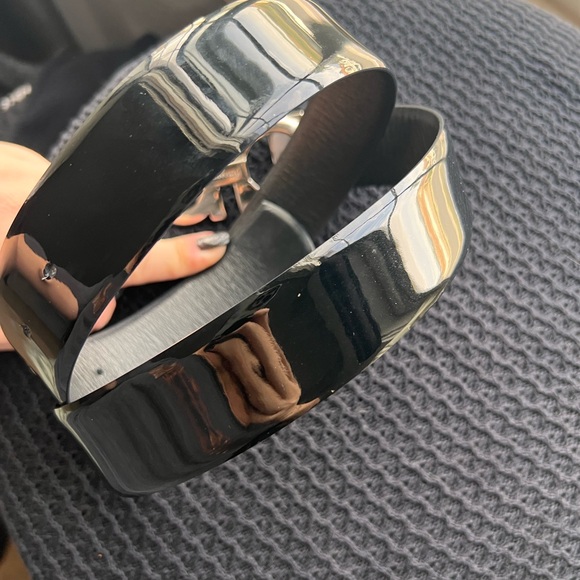 Salvatore Ferragamo Gancini Buckle Reversible Leather Belt - Picture 6 of 9